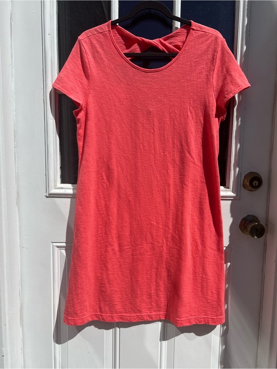 GAP Dresses & Skirts - GAP Coral Twist Back T-Shirt Dress size Medium